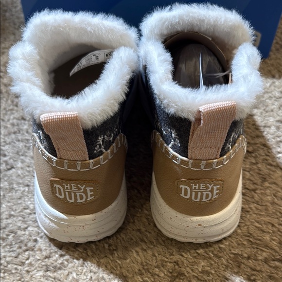 Hey Dude Denny Faux Shearling Gray Fur-Lined Women's Shoes- Unworn - Picture 3 of 11
